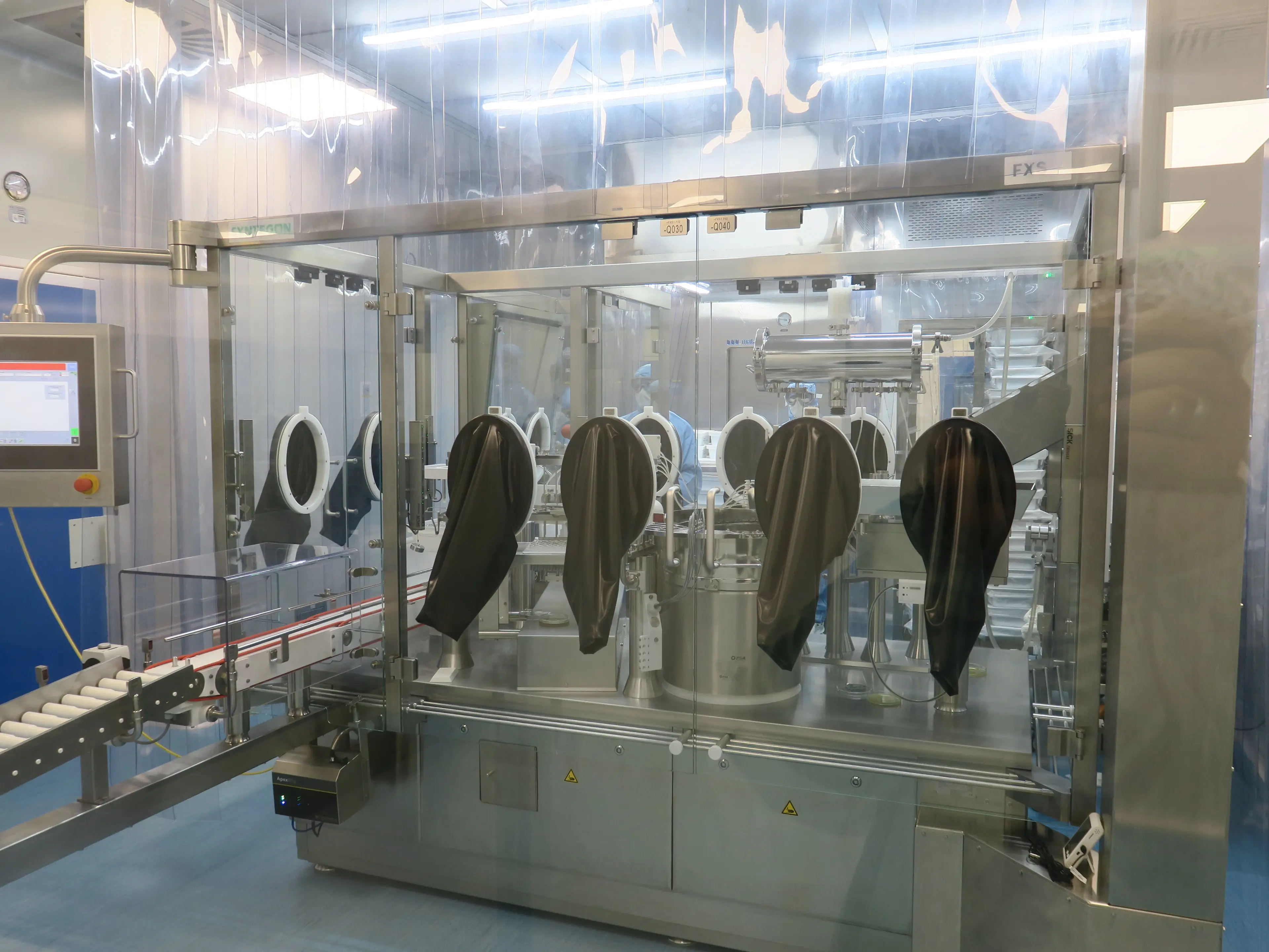 Isolator with glove ports on a sterile filling line